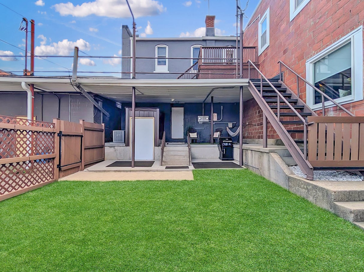 113 W Railroad Street 115