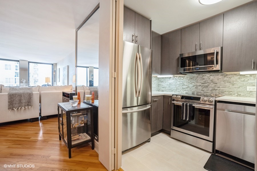 260 E Chestnut Street 3505