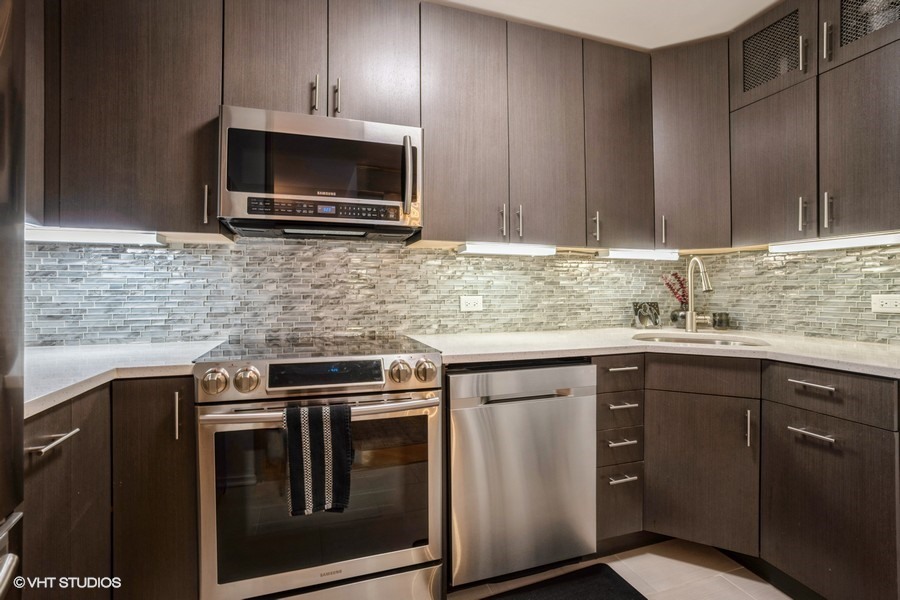 260 E Chestnut Street 3505