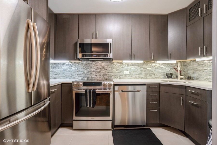 260 E Chestnut Street 3505