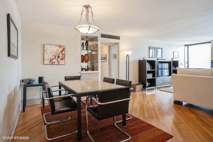 260 E Chestnut Street 3505