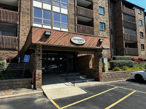 Tiny photo for 10420 Circle Drive #48B, Oak Lawn, IL 60453 (MLS # 12708411)