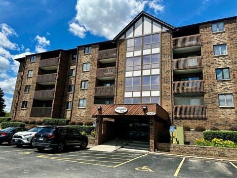 Tiny photo for 10420 Circle Drive #48B, Oak Lawn, IL 60453 (MLS # 12708411)