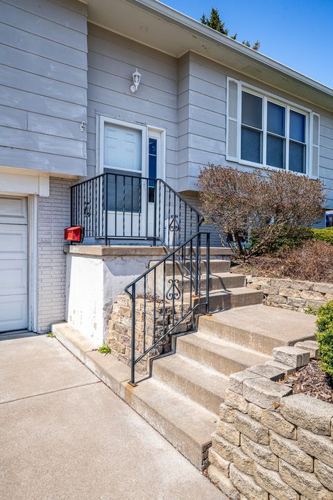 Tiny photo for 2610 N Dittmer Street, Davenport, IA 52804 (MLS # 12611781)