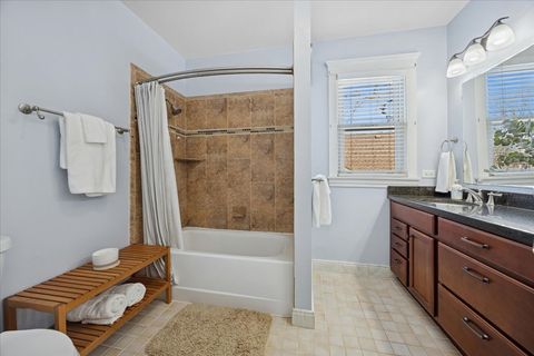 Tiny photo for 647 S Taylor Avenue, Oak Park, IL 60304 (MLS # 12538326)