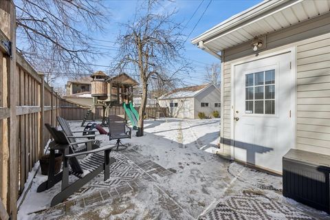 Tiny photo for 647 S Taylor Avenue, Oak Park, IL 60304 (MLS # 12538326)
