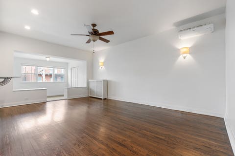 Tiny photo for 3739 N Wilton Avenue #3S, Chicago, IL 60613 (MLS # 12681212)