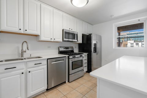 Tiny photo for 3739 N Wilton Avenue #3S, Chicago, IL 60613 (MLS # 12681212)