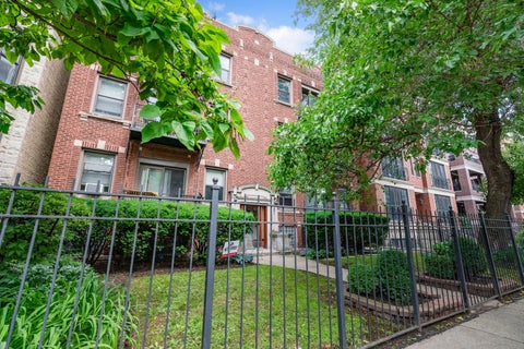 Photo of 3739 N Wilton Avenue #3S, Chicago, IL 60613 (MLS # 12681212)
