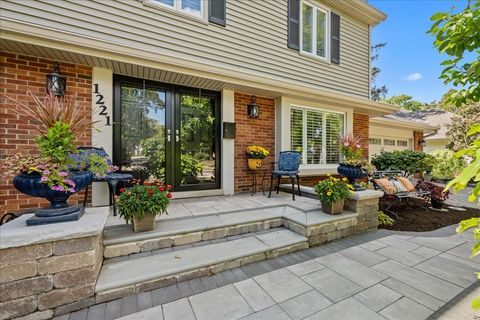 Tiny photo for 1221 N Loomis Street, Naperville, IL 60563 (MLS # 12627471)