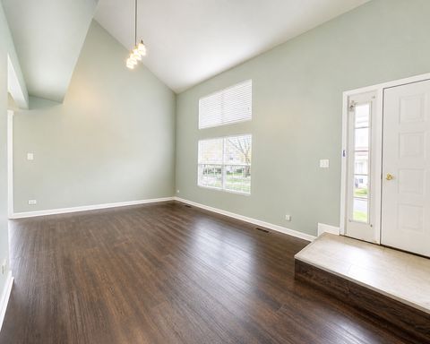 Tiny photo for 250 Acorn Drive, Streamwood, IL 60107 (MLS # 12635716)