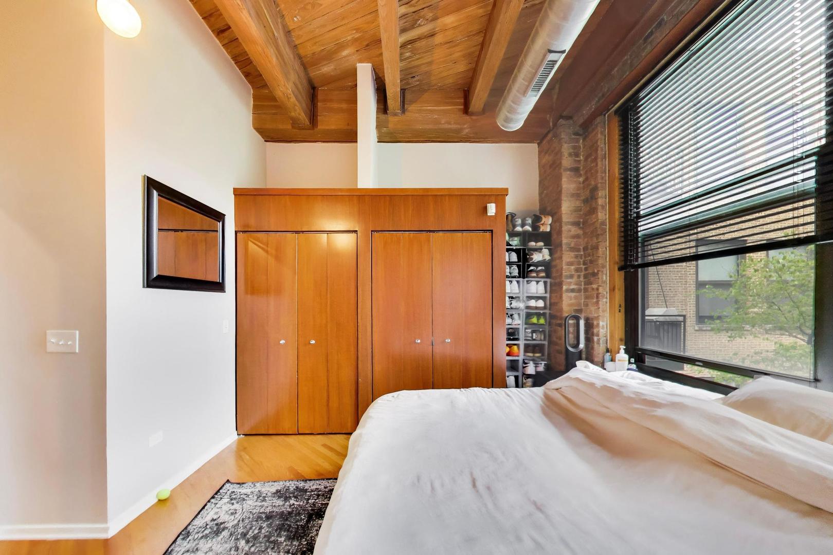 1040 W Adams Street 374