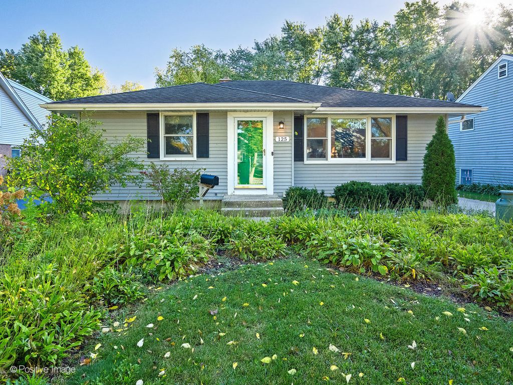 Photo for 125 S Chase Avenue, Lombard, IL 60148 (MLS # 12504567)
