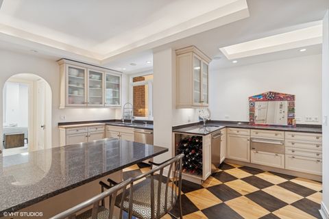 Tiny photo for 232 E Walton Place #4E, Chicago, IL 60611 (MLS # 12559899)