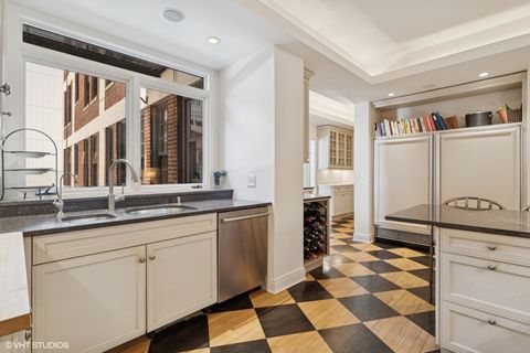 Tiny photo for 232 E Walton Place #4E, Chicago, IL 60611 (MLS # 12559899)