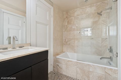 Tiny photo for 232 E Walton Place #4E, Chicago, IL 60611 (MLS # 12559899)