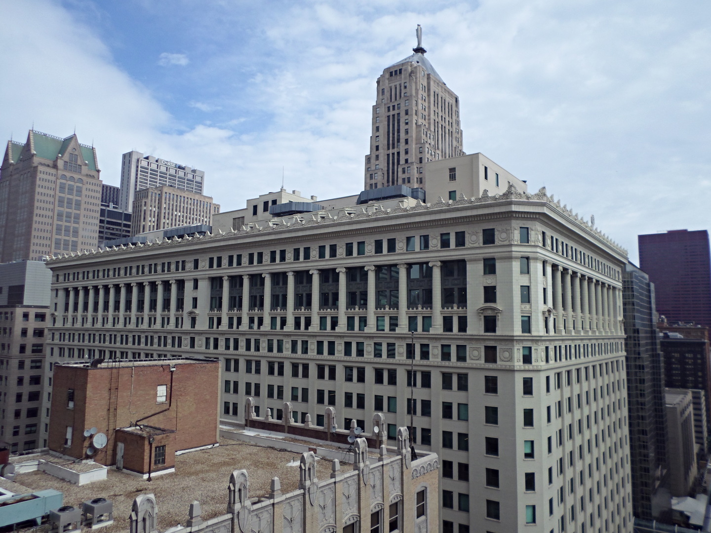 235 W Van Buren Street 2201