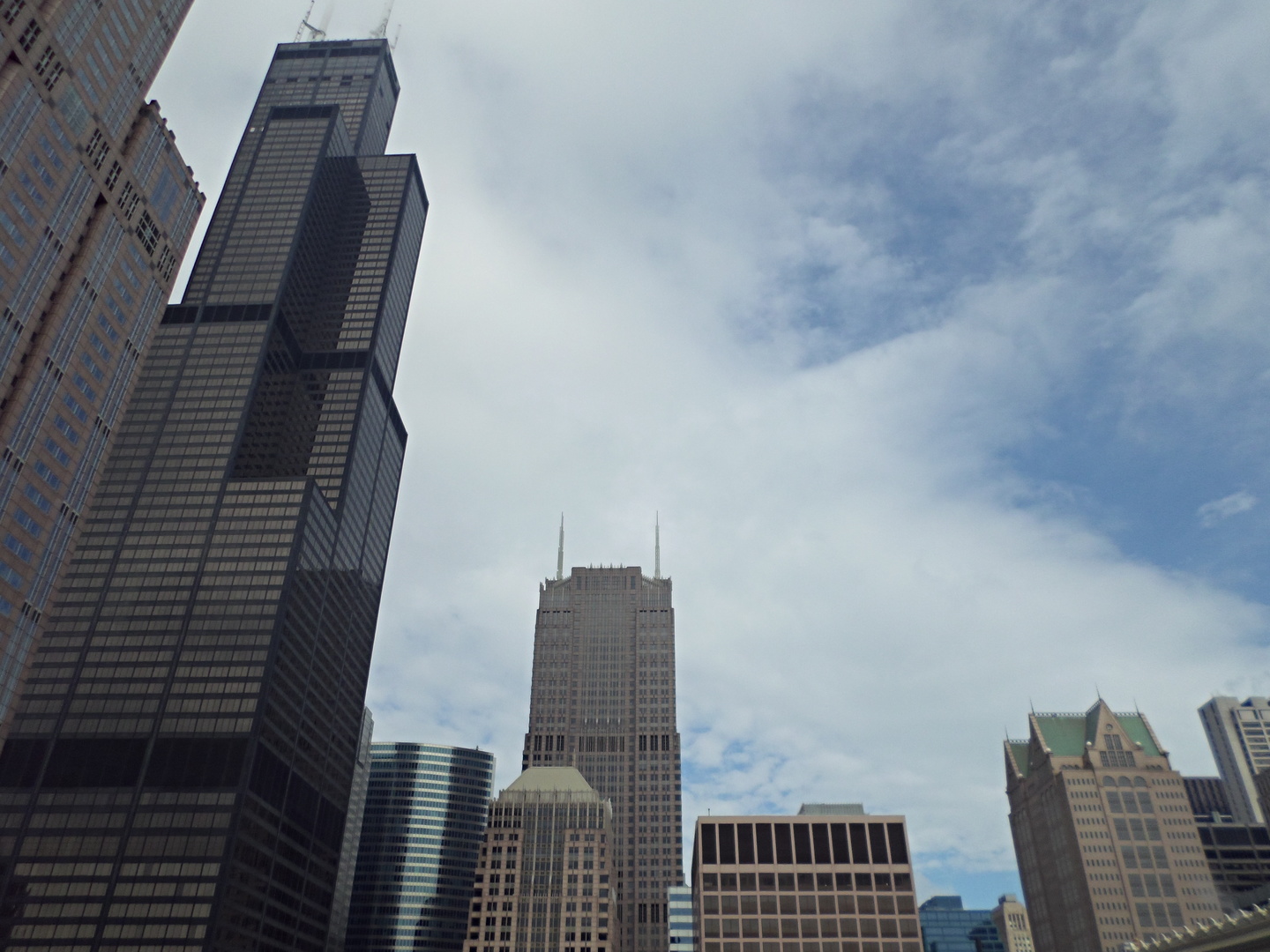 235 W Van Buren Street 2201