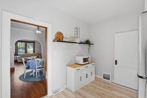 Tiny photo for 2951 Farnam Street, Davenport, IA 52803 (MLS # 12627839)