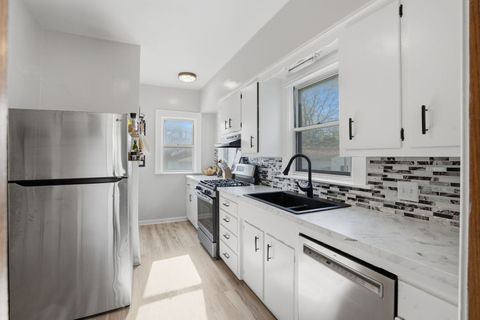 Tiny photo for 2951 Farnam Street, Davenport, IA 52803 (MLS # 12627839)