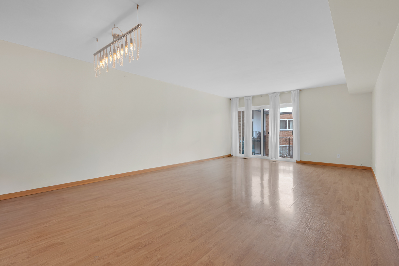 6961 N Oakley Avenue 304