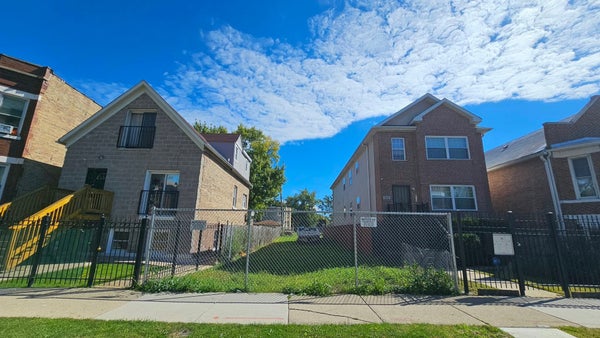 833 N RIDGEWAY AVE, CHICAGO, IL 60651 - Image 162c014d6e8d60eaf7b4b8a819adcabf/920662079