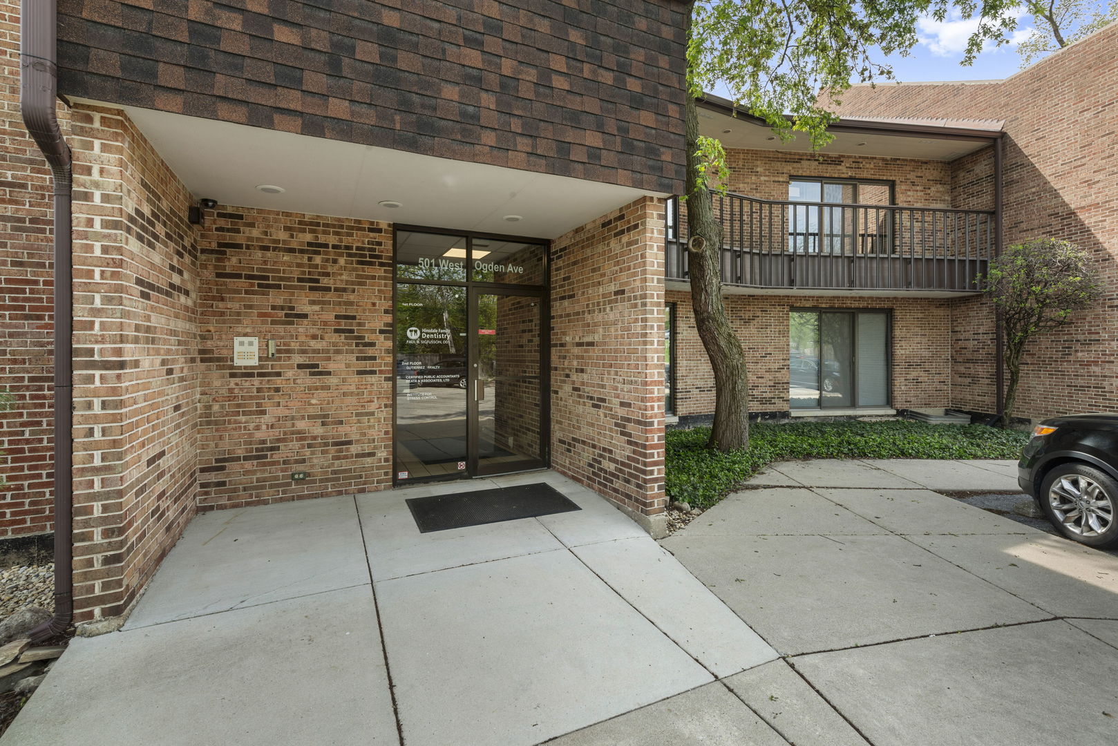501 W Ogden Avenue W 7