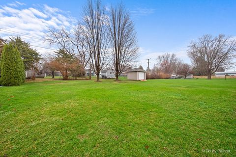 Tiny photo for 1986 Rosemary Circle, Lake Holiday, IL 60548 (MLS # 12603227)
