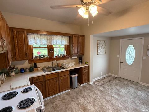 Tiny photo for 200 CRESTVIEW Drive, Dongola, IL 62926 (MLS # EB459378)