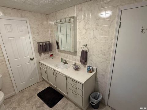 Tiny photo for 200 CRESTVIEW Drive, Dongola, IL 62926 (MLS # EB459378)