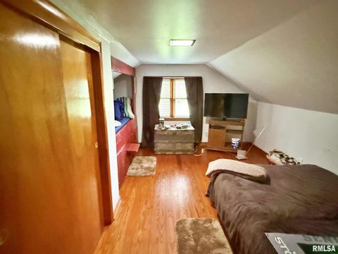 Tiny photo for 200 CRESTVIEW Drive, Dongola, IL 62926 (MLS # EB459378)