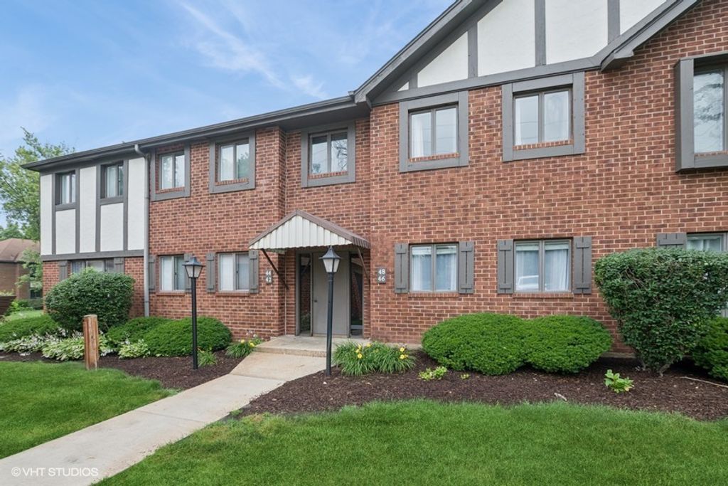 Photo for 48 Parliament Drive W #132, Palos Heights, IL 60463 (MLS # 12479359)