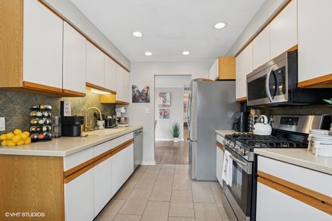 Tiny photo for 48 Parliament Drive W #132, Palos Heights, IL 60463 (MLS # 12479359)