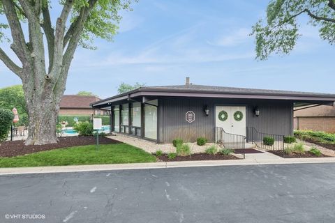 Tiny photo for 48 Parliament Drive W #132, Palos Heights, IL 60463 (MLS # 12479359)