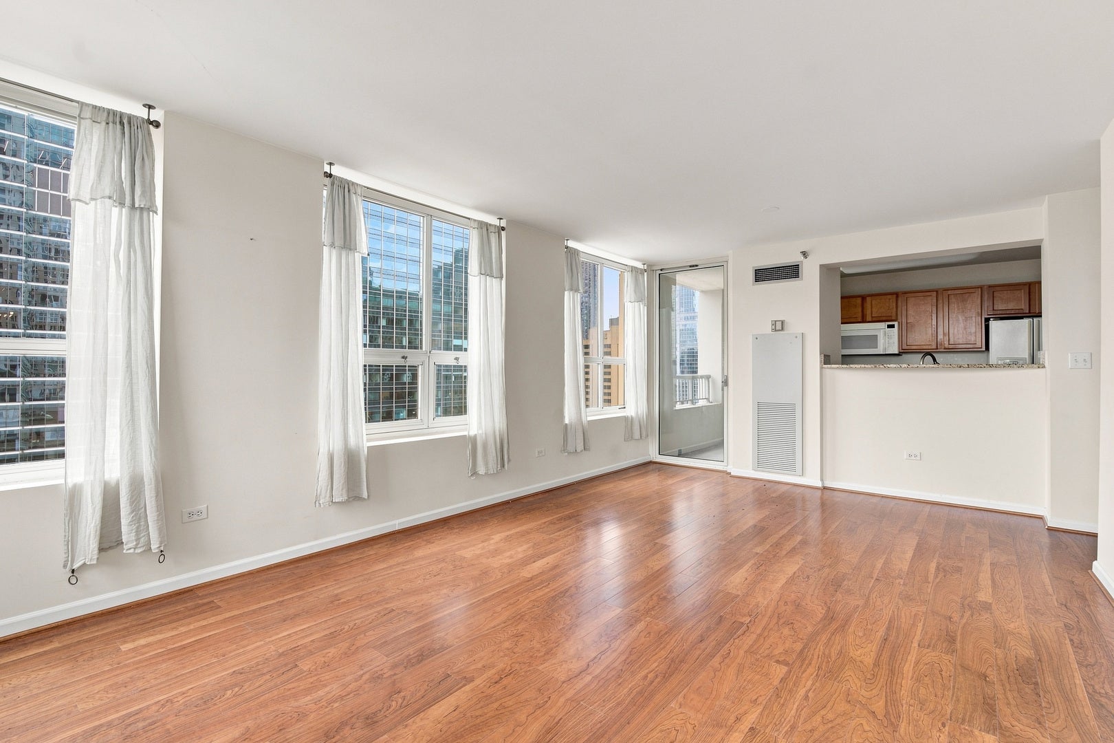 345 N La Salle Street 1803