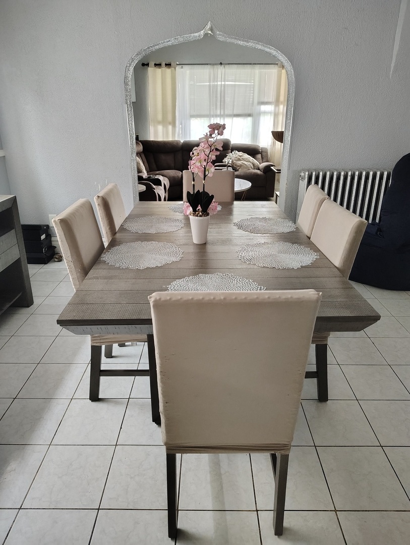 2240 W 50th Place