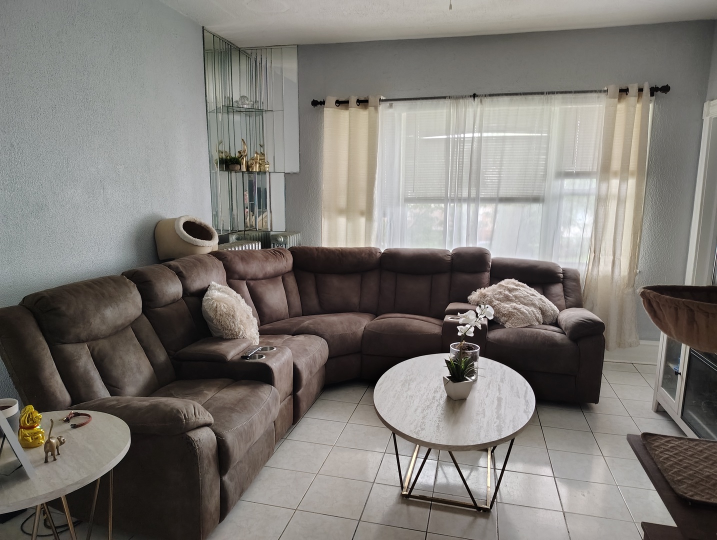 2240 W 50th Place