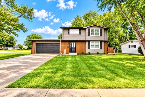 Photo of 2822 S Hampton Drive, Bettendorf, IA 52722 (MLS # 12769430)