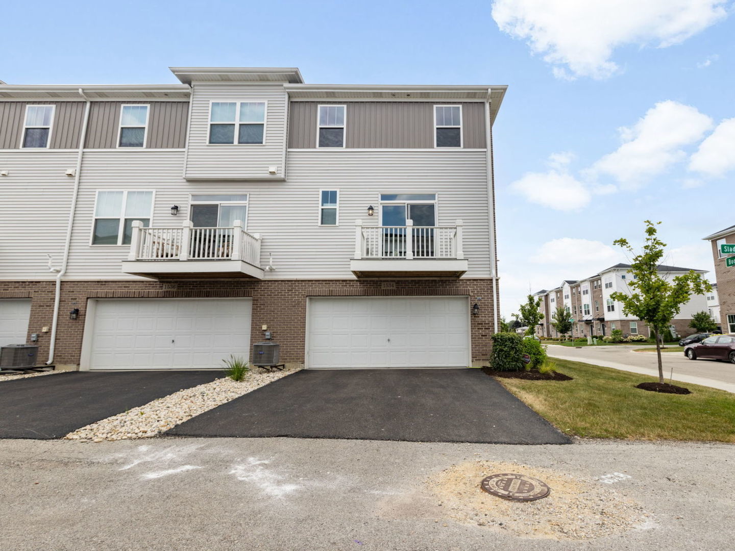 1534 Slade Way