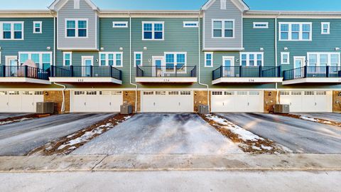 Tiny photo for 134 Yorktown Court, Libertyville, IL 60048 (MLS # 12518417)