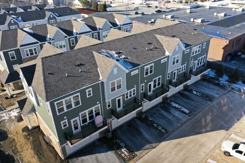 Tiny photo for 134 Yorktown Court, Libertyville, IL 60048 (MLS # 12518417)