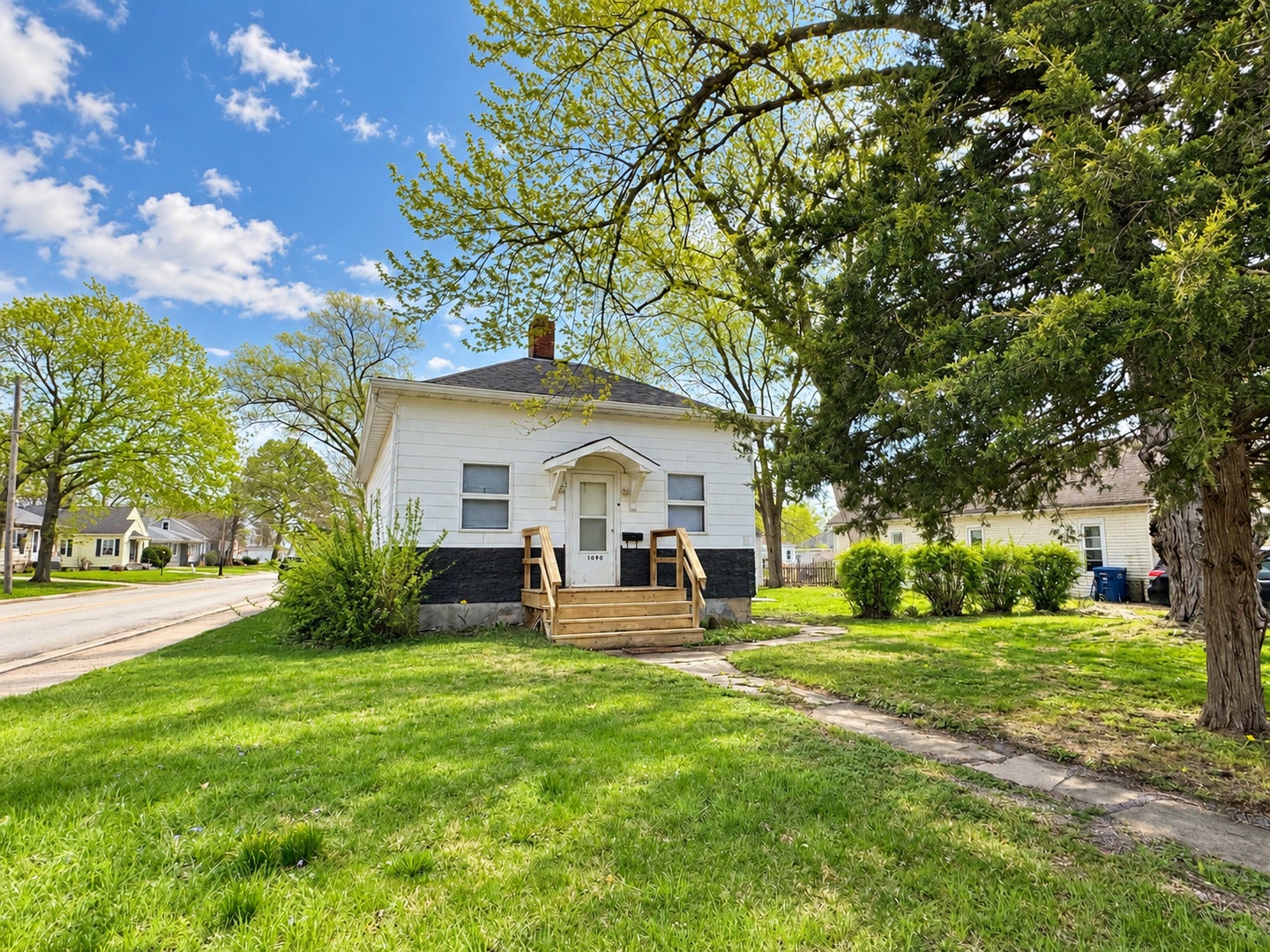 1090 Creve Coeur Street