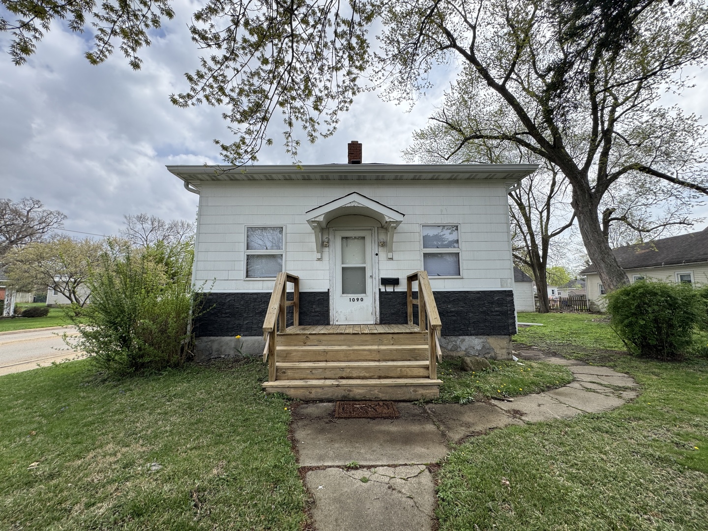 1090 Creve Coeur Street