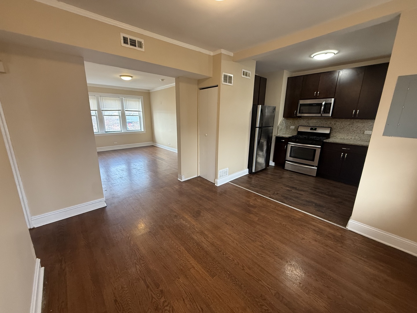 4454 W Diversey Avenue 2E