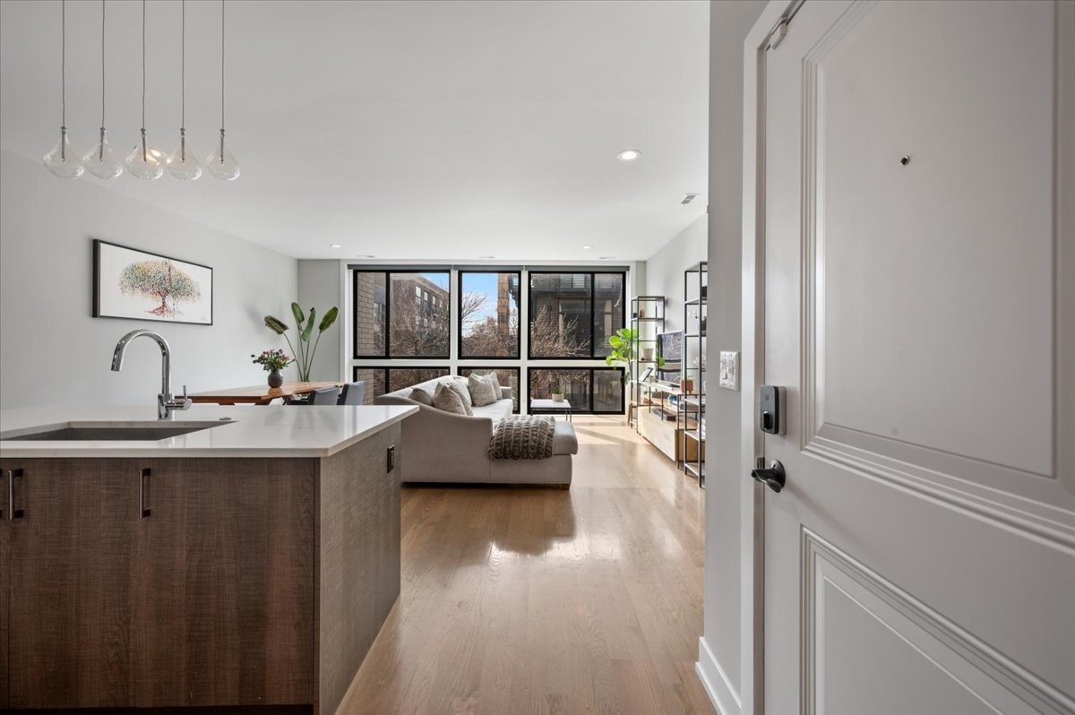 2730 W Armitage Avenue 3E