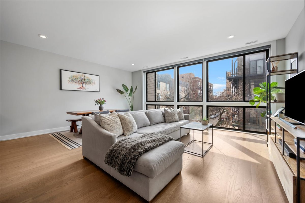 2730 W Armitage Avenue 3E