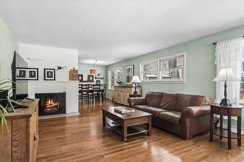 Tiny photo for 411 Pine Manor Drive, Wilmette, IL 60091 (MLS # 12592849)