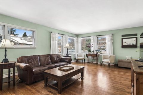 Tiny photo for 411 Pine Manor Drive, Wilmette, IL 60091 (MLS # 12592849)