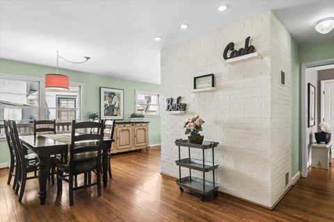 Tiny photo for 411 Pine Manor Drive, Wilmette, IL 60091 (MLS # 12592849)