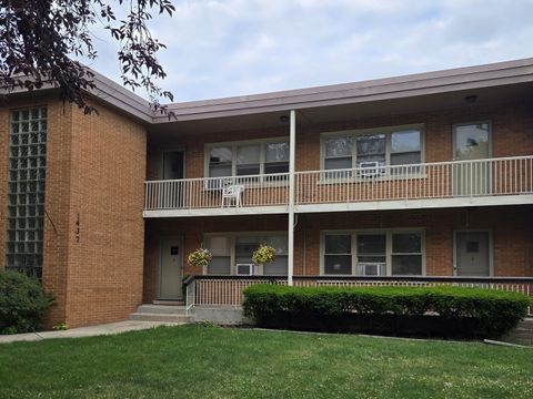 A home in La Grange Park